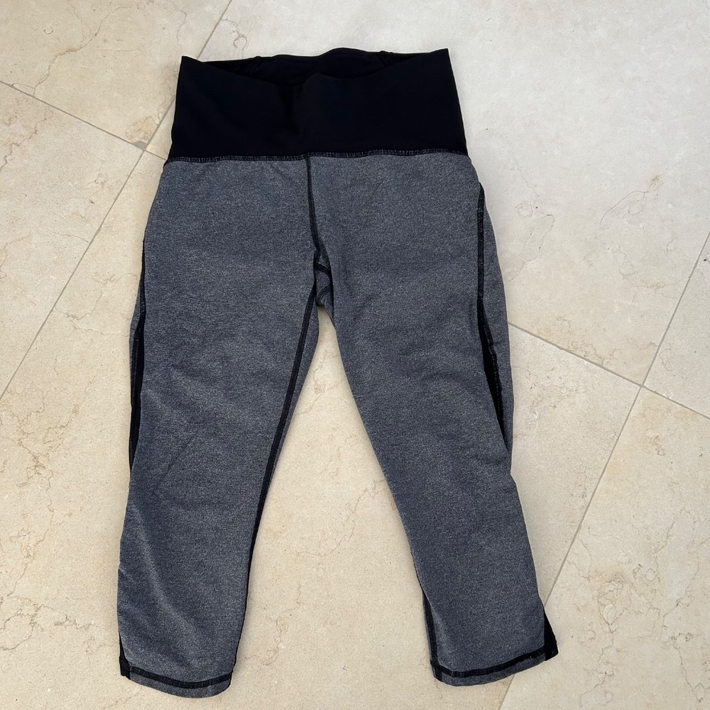 Lululemon leggings - EUC. Size 6.